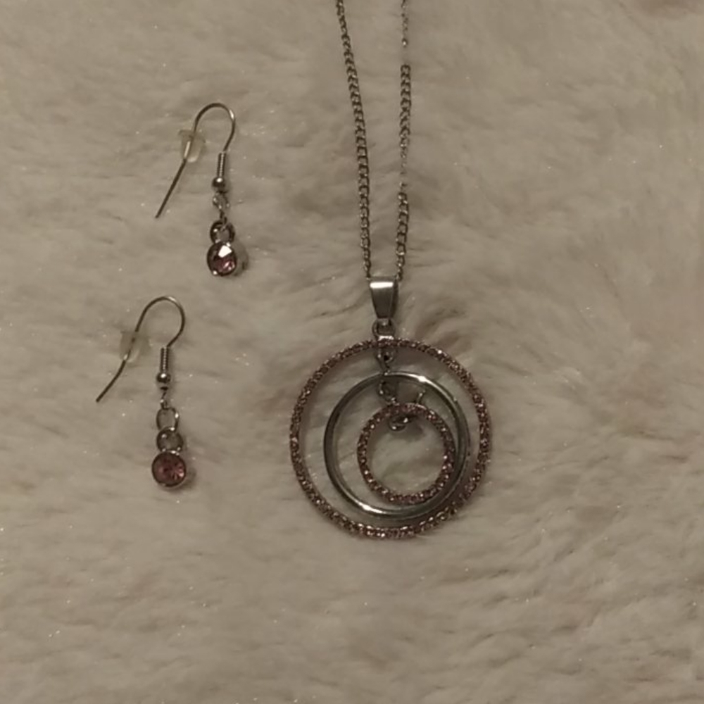 Light pink necklace with earring set